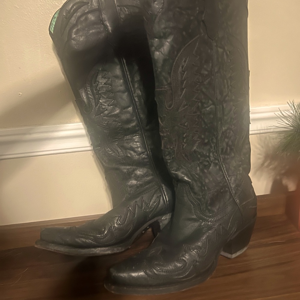 WOMEN'S BLACK EAGLE EMBROIDERY VINTAGE BLACK GOAT TALL TOP SNIP TOE COWBOY BOOT